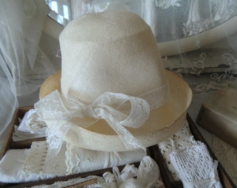 Feather-light fine bright vintage straw hat sun hat panama hat