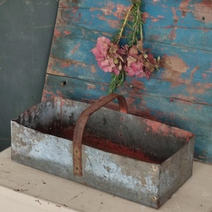 Brocante metal box metal box true shabby patina vintage antique garden decoration box storage industrial cottage core rustic steel box