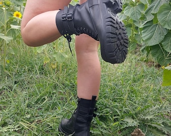 Botines Acordonados Borcegos Botas Estilo Militar Mujer Cuero Vacuno Caña Media Presillas Quica Andes