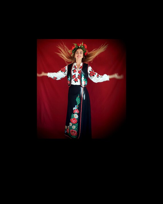 Ukrainian costume, Ukrainian embroidery, old Ukrai
