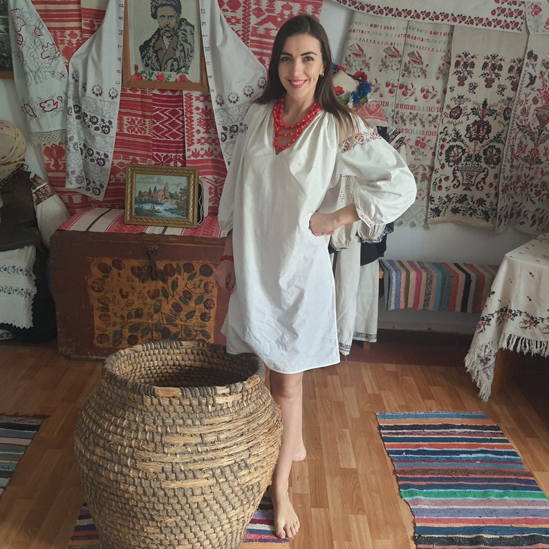 Antique Ukrainian Vyshyvanka Dress Embroidery with Flowers \u30a6\u30af\u30e9\u30a4\u30ca\u523a\u7e4d
