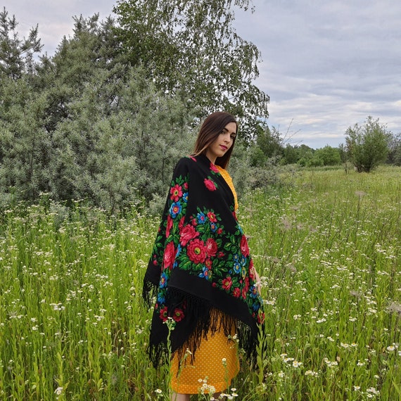 The black scarf Russian shawl shawl Ukrainian shaw