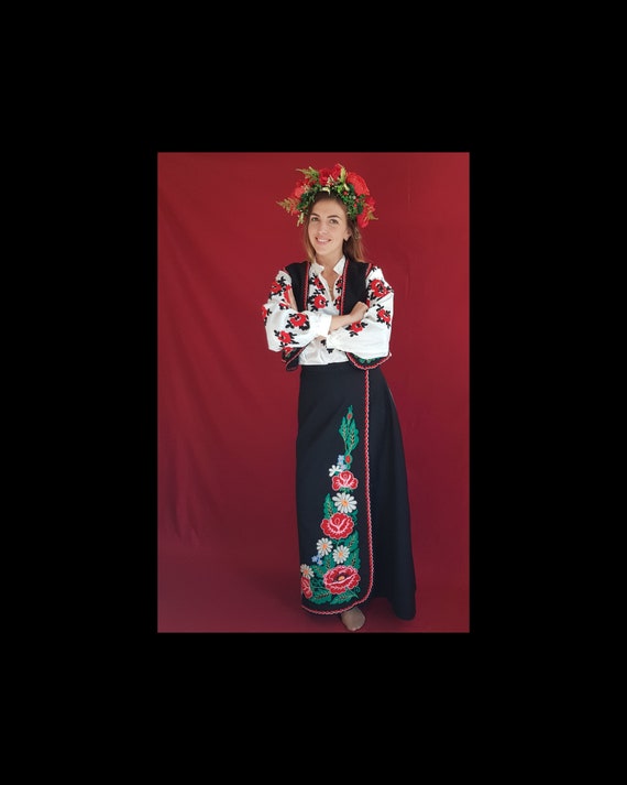 Ukrainian costume, Ukrainian embroidery, old Ukrai