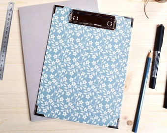 Clipboard DIN A5 | Pigeon blue - gray | Flower tendrils | high-quality recycled paper | Organic printing inks