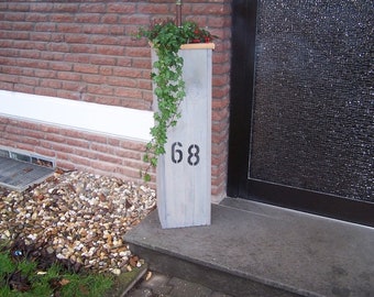 Pot de fleurs, jardinière, pilier en vieux bois