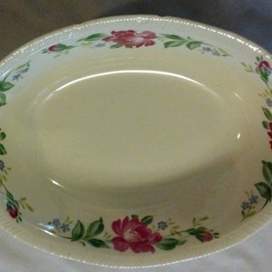 Antique Homer Laughlin Serving Bowl F46N8 Rose Pattern on Antique White
