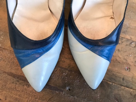 Beautiful pair of Vintage 40s Blue color block pum