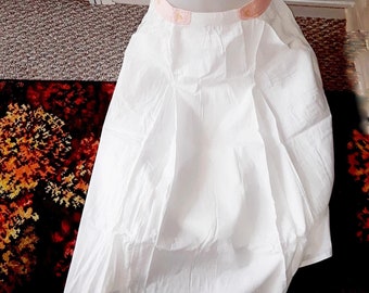 White Skirt Cotton with Back buttons front pockets/Romantic pleated high waisted skirt/pleated midi skirt with pockets Small Vintage