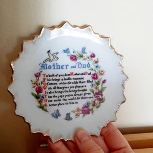 Geschenk für Mama und Papa Weißgold Vergoldete Blumen Platte Runde Kleine Miniatur Dekorative Platte mit dem Gedicht Schreibtisch Top Dekoration Einzigartige Geschenke
