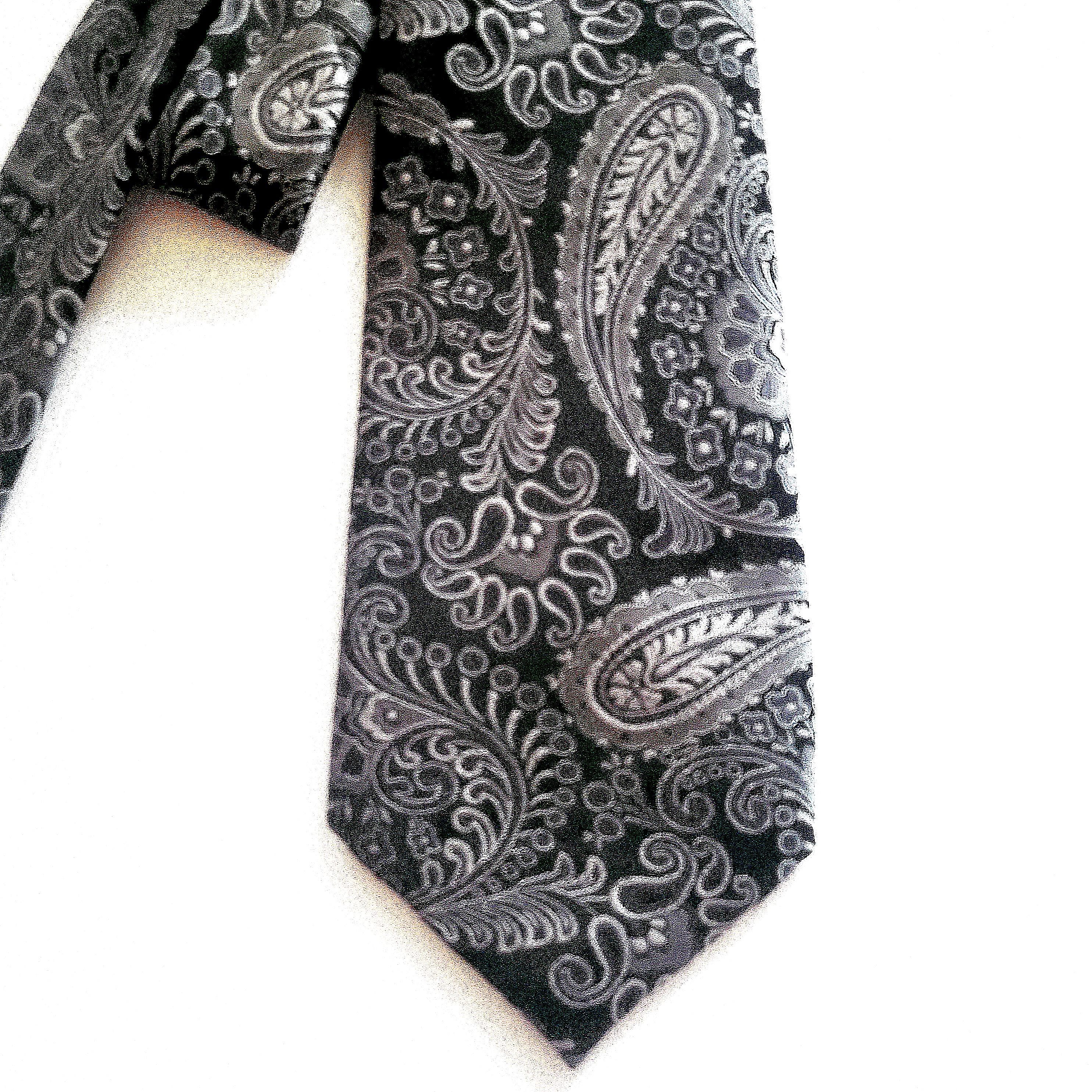 ꧁美品꧂ バーバリーブラックレーベル ネクタイ ペイズリー 花柄 シルバー 光沢 il_fullxfull.6718888629_nigz.jpg