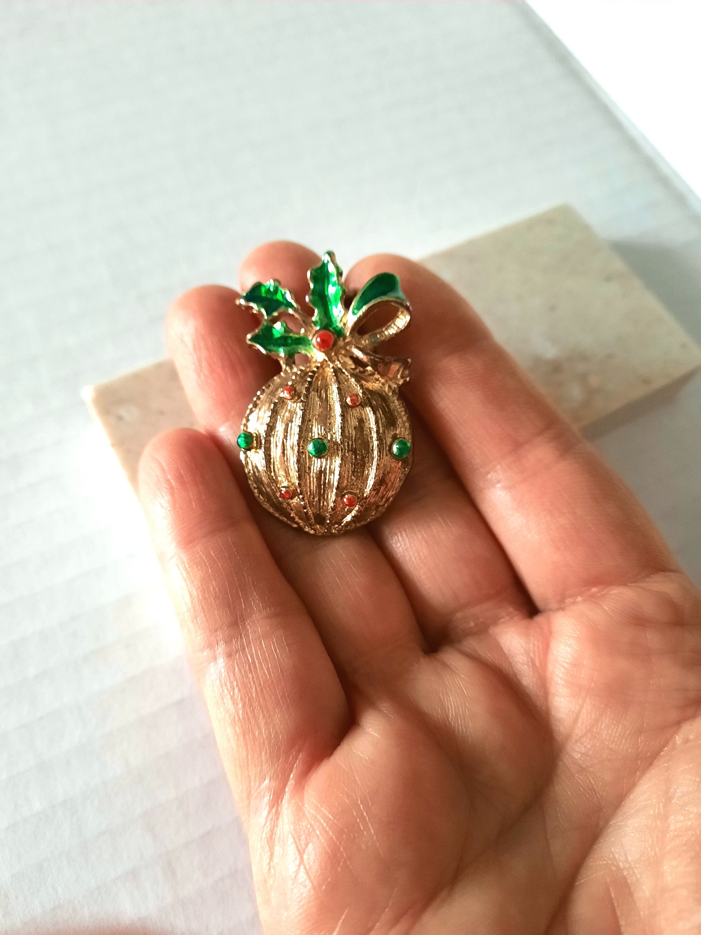 Importante broche aux fruits métal doré ananas