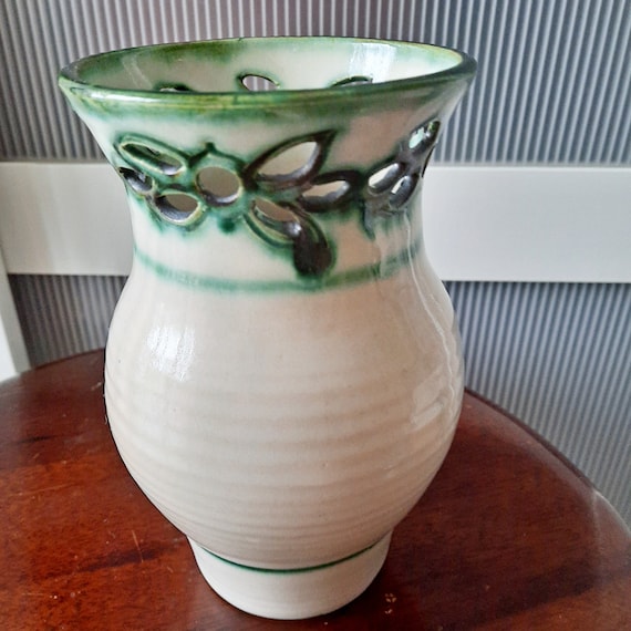 緑色蜂の巣模様陶器花瓶 緑色の模様の陶器花瓶 緑色蜂の巣模様陶器花瓶 手作りの緑の蜂の巣