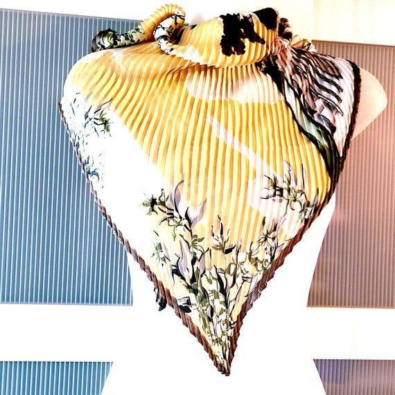 Pleated Blossom Scarf Spring Flowers Scarf: Retro Pleated Scarf Yellow Pink Green  main image 3