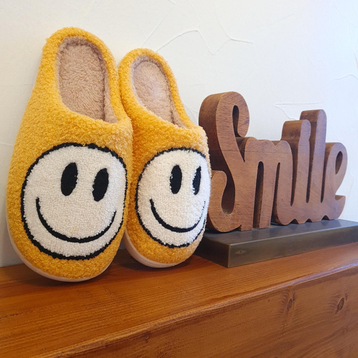 Smiley Face Slippers - Retro Soft Plush Slip-On Slippers With Anti-Skid Sole (Unisex, Multiple Colors) - View #8