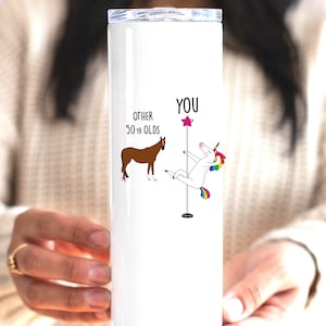 Otros 50 años, regalo de 50 cumpleaños para mujeres, regalo divertido para amigos, vaso delgado, bailarina de unicornio, nombre personalizado