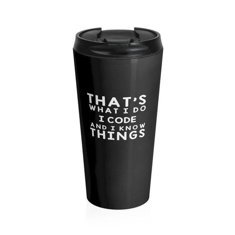 K&ouml;nnte beinhalten: Schwarze Reise-Thermoskanne mit wei&szlig;em Text, der "That's what I do I code and I know things." lautet.
