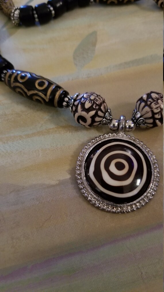 Vintage Tribal Style Necklace - image 3