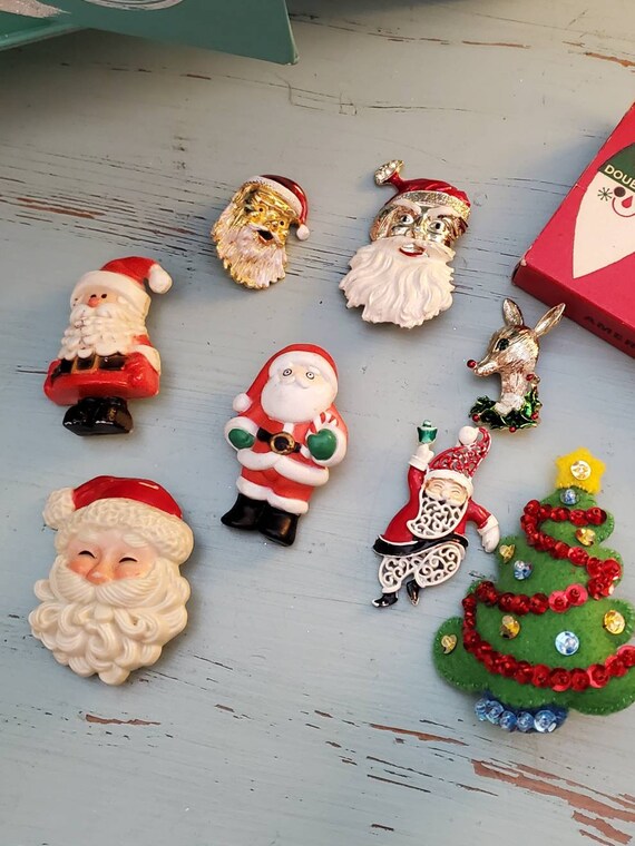 Vintage cute Christmas pins lot of 11 Santa Trees… - image 4