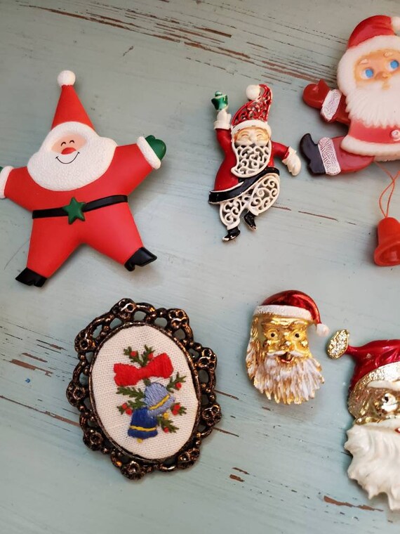 Vintage cute Christmas pins lot of 11 Santa Trees… - image 6