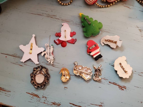 Vintage cute Christmas pins lot of 11 Santa Trees… - image 5