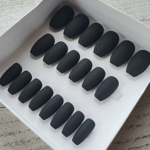 Full Set - Matte/Glossy Black Press On Nails • Handmade Reusable Fake, False, Faux Nails • Fall/Winter Nails •  Halloween Long Stiletto