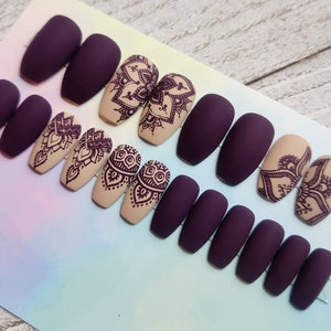 Henna Art Inspired Fake nails, press on nails, false nails, faux nails. Mandalas, henna|Indian nail art. Burgundy nails, dark purple nails.