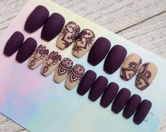 Henna Art Inspired Fake nails, press on nails, false nails, faux nails. Mandalas, henna|Indian nail art. Burgundy nails, dark purple nails.