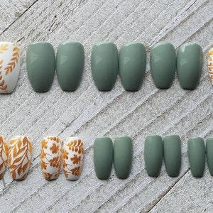 Sage green fake nails with gold leaves. Fakefalsefaux nails, press on nails. Fall nails, boho style, minimalist. Matte or glossy finish. image 2