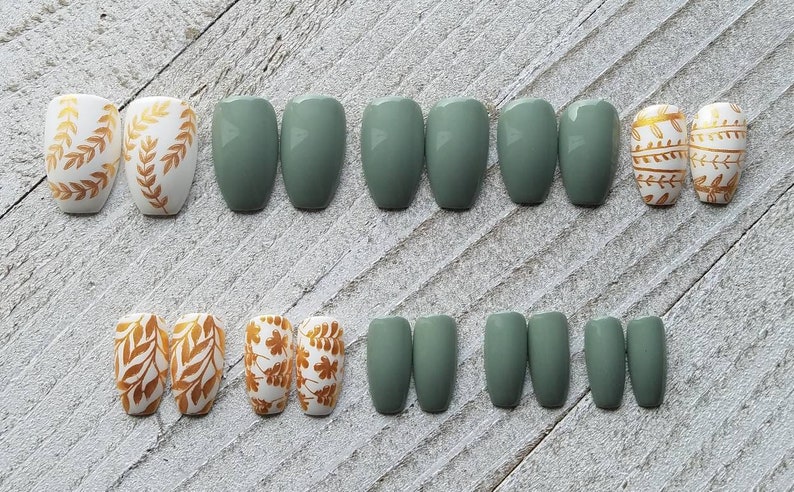 Sage green fake nails with gold leaves. Fakefalsefaux nails, press on nails. Fall nails, boho style, minimalist. Matte or glossy finish. image 2