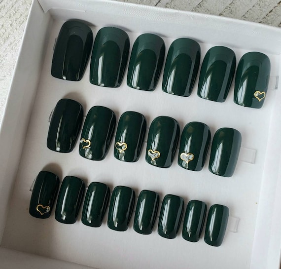 Emerald Green Press on Nails With Gold Hearts - Etsy Norway