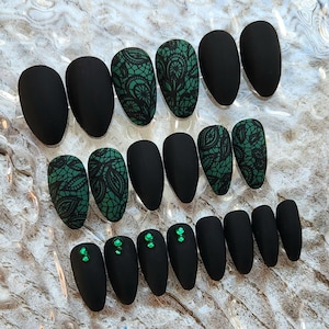 Full Set - Black Lace on Green Press On Nails. Fake|False|Faux nails. Cosplay|Witchy|Goth. Matte black nails with Green Rhinestones.