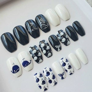 Full Set - Blue Whales Press On Nails • Handmade Reusable Fake Nails • False Nails • Faux Nails • White and Navy Blue Spring Nails • Coffin