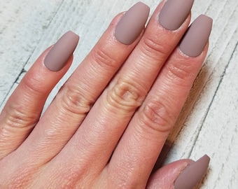 Taupe Full Set press on nails. Handmade Reusable Fake Nails • False Nails • Faux Nails. Grayish Brown • Brownish Gray • Warm Gray.