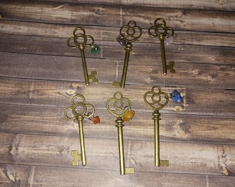 Colgante de llave antigua con dije de cristal