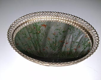 Bandeja de tocador ovalada vintage con espejo, latón dorado, estilo Hollywood Regency.