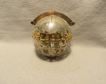 Vintage Wallace Silversmiths Globe Ornament: 2000 Holiday Silver & Gold