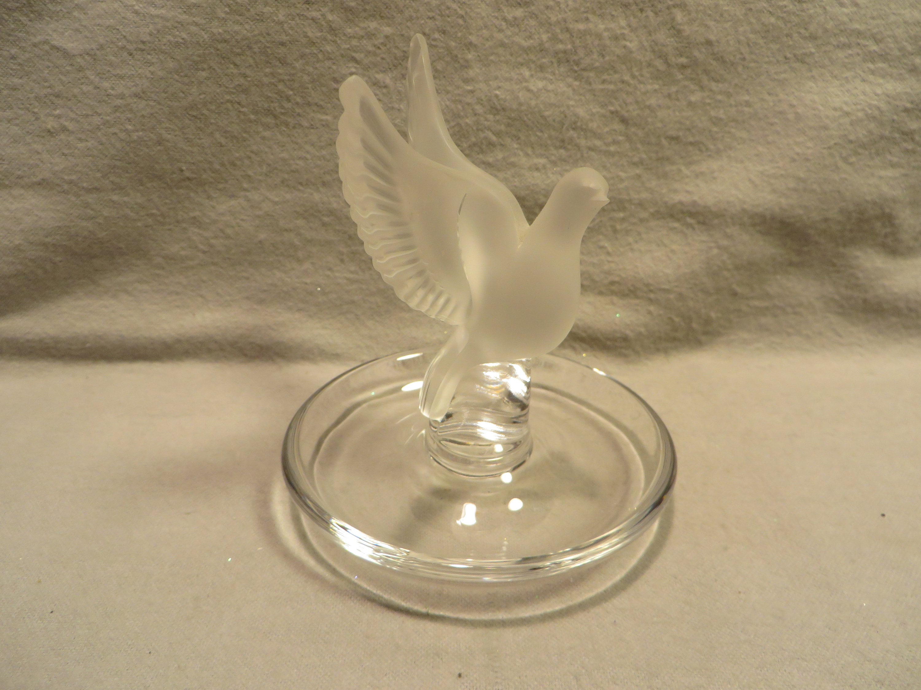 LALIQUE　ラリック　跳ねる魚　/小物入れ/リングトレイ/ピントレイ//小皿 Vintage Lalique France Crystal Thalie Ring Tray Featuring a Dove