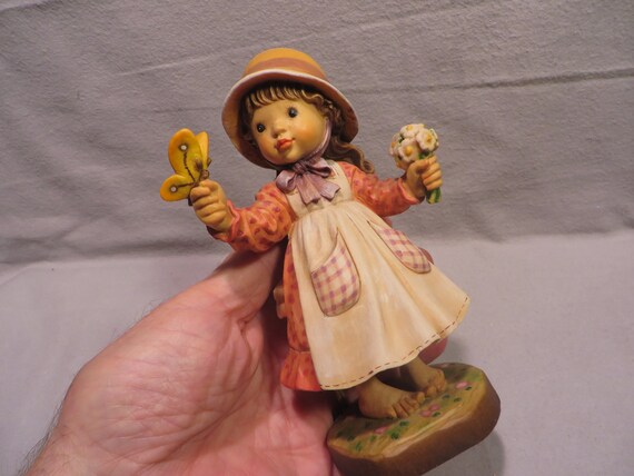 アンリ人形　ANRI Pretty as a Posey Sarah Kay ANRI Woodcarvings Sarah Kay “I'll Never Tell” Wooden