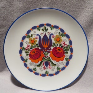 Vintage Reutter West German Porzellan Decorative Wall Hanging 7 1/2&quot;  Plate