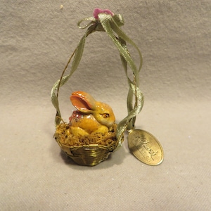 Vintage Katherine&#39;s Collection Enameled Rabbit in a Metal Basket Ornament