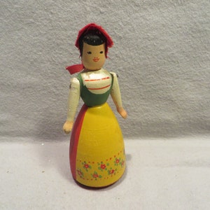 Vintage Swedish 4 1/4&quot; Tall Wood Woman Figurine/Doll in Traditional Swedish Costume
