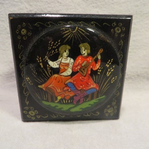 Vintage Small Black Lacquer Russian Hinged Trinket/Ring Box Featuring a Young Couple