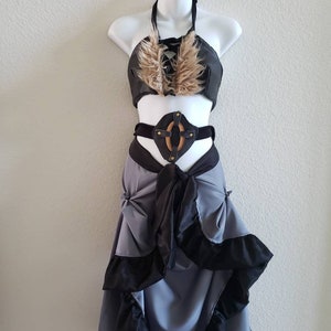 Womens Viking Costume: Faux Fur Bra, Ruffle Skirt, Armband Cosplay