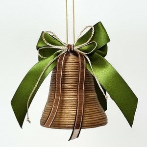 Campanella natalizia fatta a mano in corda di poliestere, marrone, nastro verde