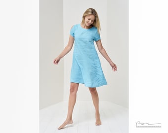 Elegante y sin esfuerzo: vestido de verano tipo túnica de lino, sin mangas, de corte extragrande para un estilo cómodo y versátil.