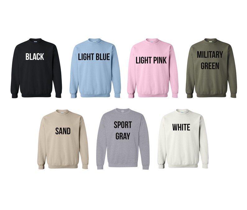 Pode incluir: Um conjunto de dez sweatshirts de gola redonda em v&aacute;rias cores, incluindo preto, azul claro, rosa claro, verde militar, areia, cinza esportivo e branco. Cada sweatshirt tem uma cor diferente e apresenta um r&oacute;tulo de texto com o nome da cor.