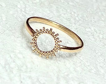 14ct yellow gold ring with tiny ball design
