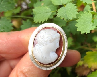 Ring made of silver and gold with hand-engraved cameo or gem agate