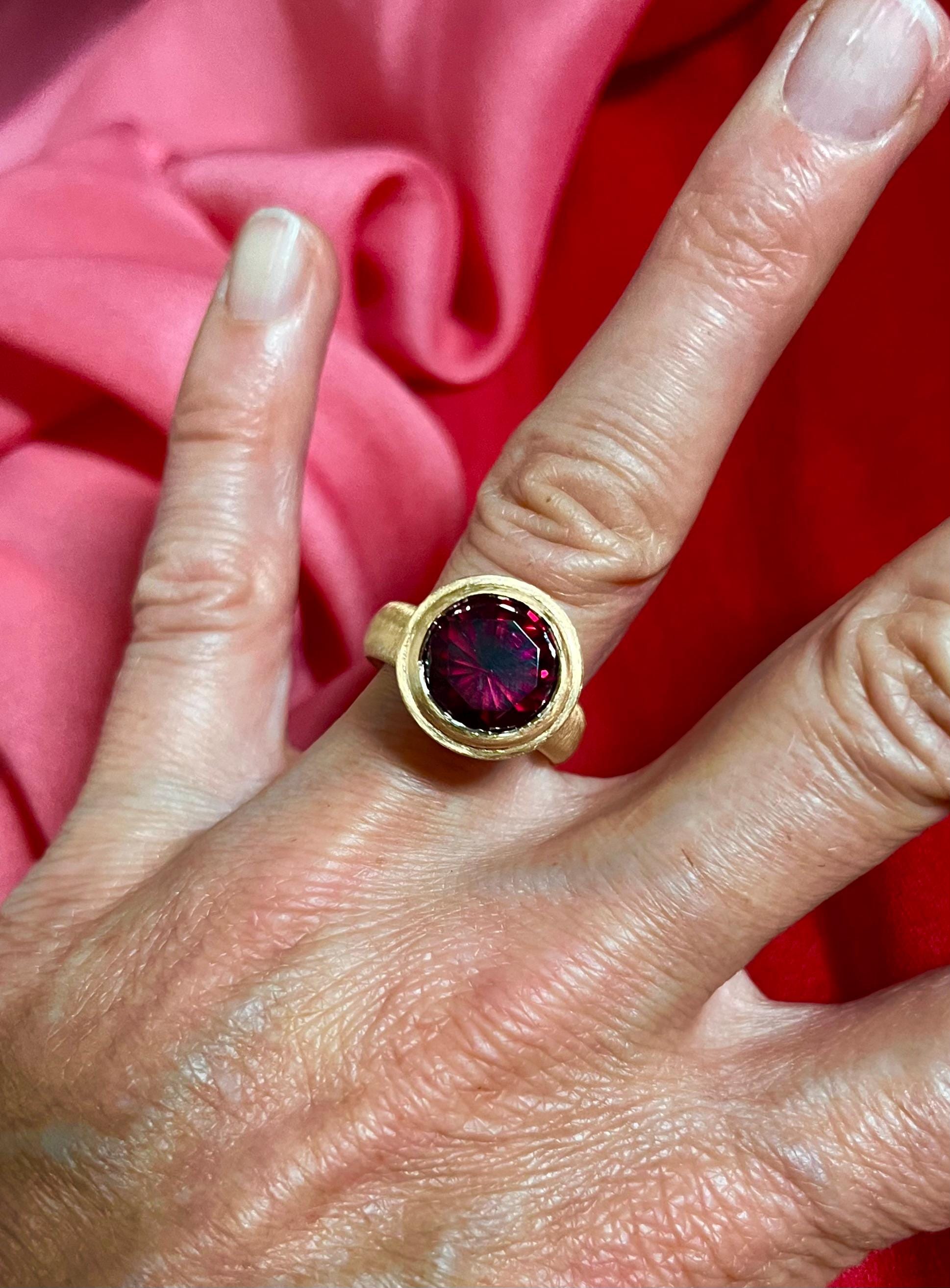 Ring rhodolite 10,5mm set in 18k rose gold