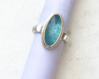 Ring silver with aquamarine cabochon in 750 gold setting (18k)